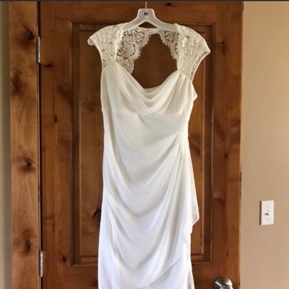 EXCELLENT CONDITION: White dress David’s Bridal